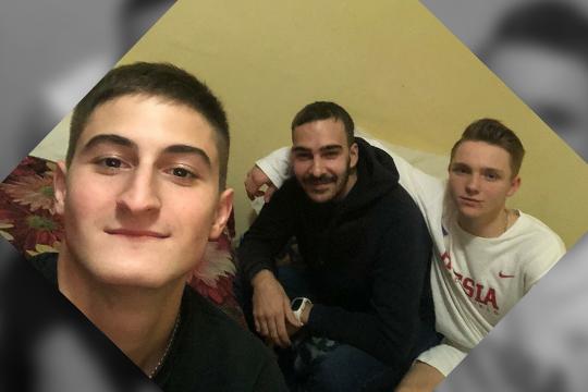  Болеем за наших...
